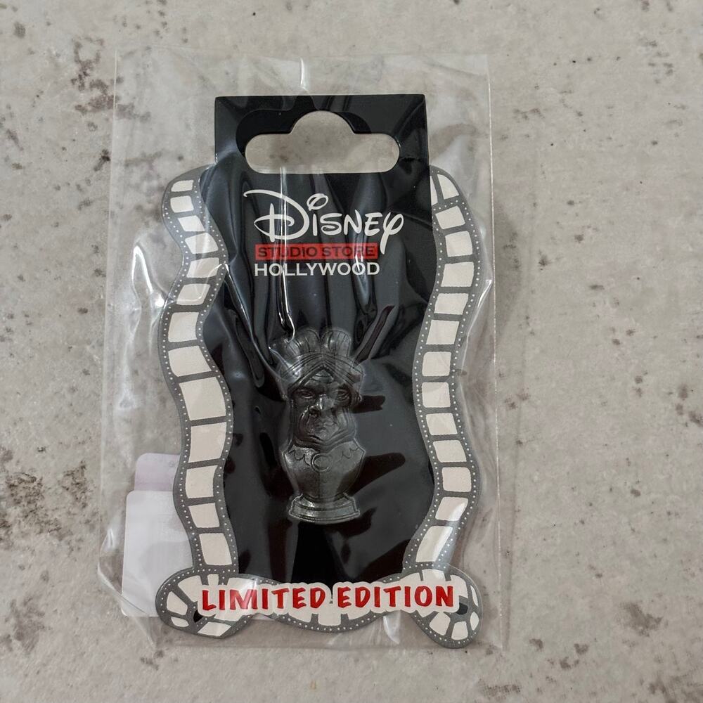 Disney Studio Store Hollywood DSSH Haunted Mansion Movie Bust LE 400 Pin
